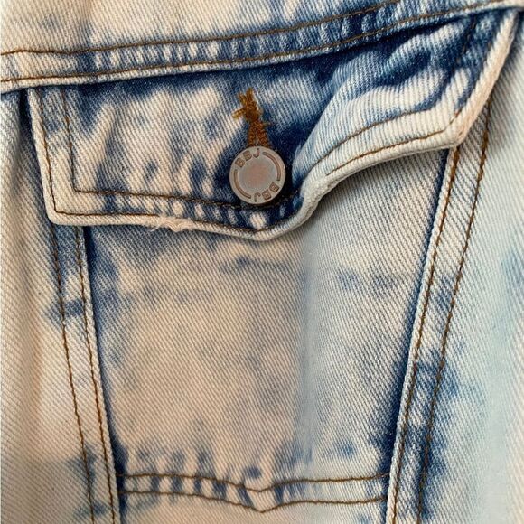 BBJ L.A. Sz M NWT Urban Wear Blue LightWash The Future is Ours Denim Jacket - Picture 7 of 7